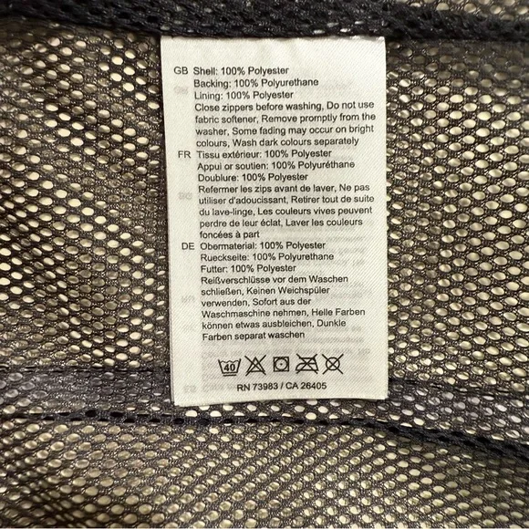 Helly Hansen Black Insulated Vest for Outdoor Adventures - Picture 9 of 13